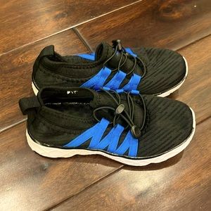 NWOT water shoes kids size 1